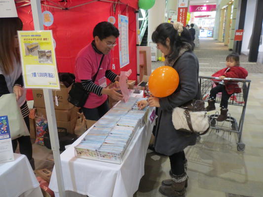 イオンモールご来店のお客さまに抽選のお手伝いをいただきました。本当にありがとうございました…m(__)m